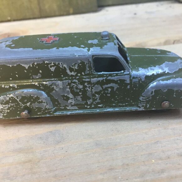 Vintage 1957 TootsieToy Paramedic Ambulance Truck Green Toy Car - Picture 4 of 7